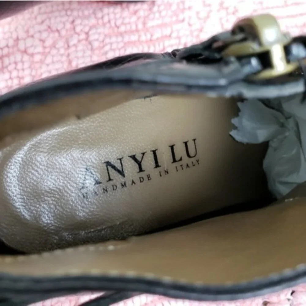 Anyi Lu Italy Pebbled Leather Ankle Booties Black Heels size 38/ US 8 Harness